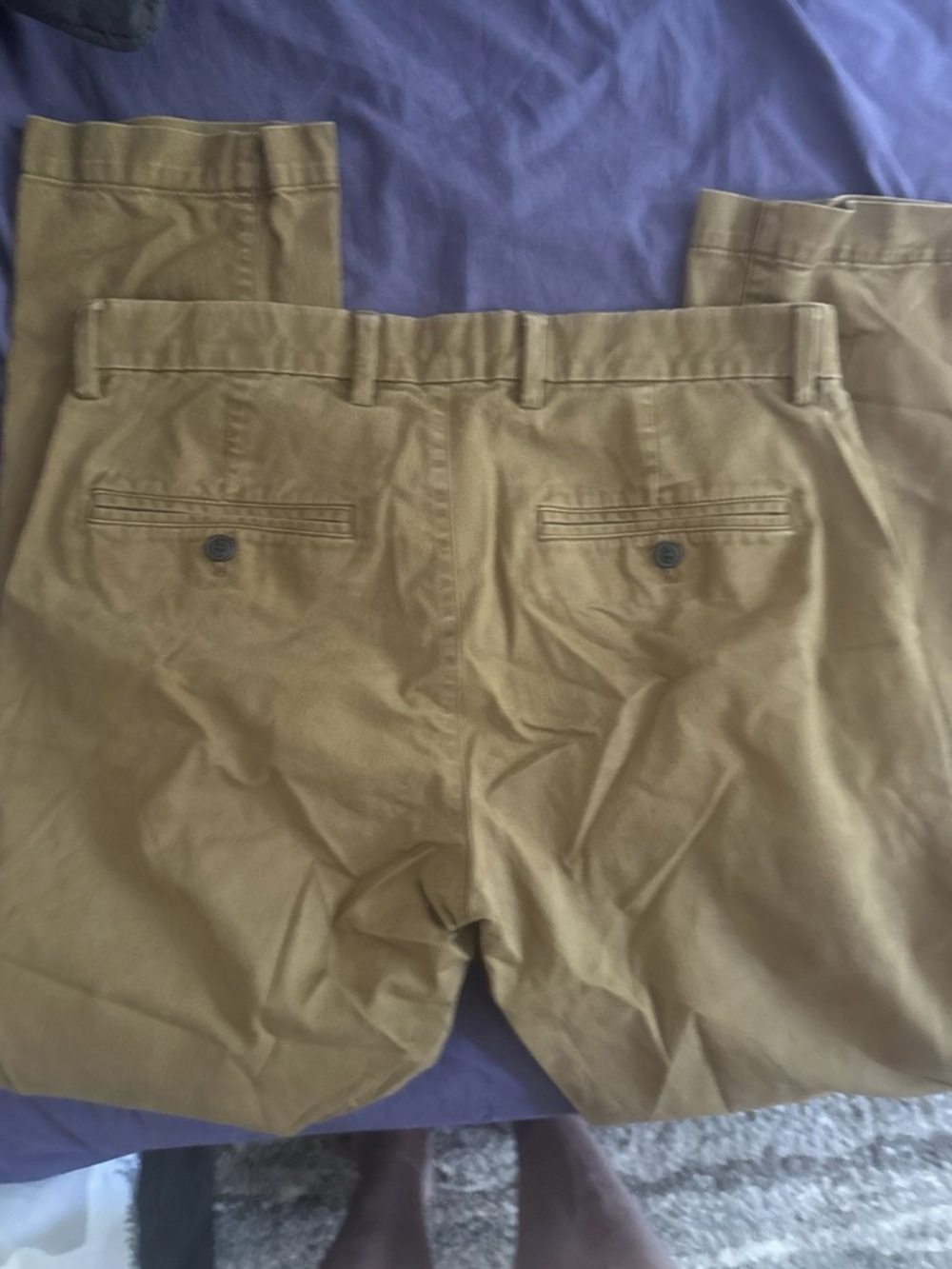 Men's Classic Chino Pants in Olive Brown